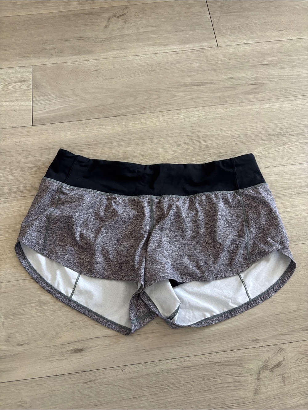 Lululemon Women’s Black & Heather Gray Running Shorts Size 6